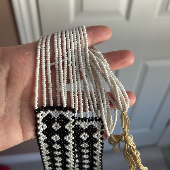 4/$100 Black and White Beaded Necklace 28 inches 💚 - Picture 7 of 7